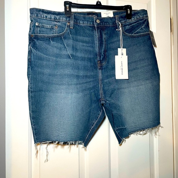 Lucky Brand Vintage Mens Loose Jean Shorts Cutoff Size 42 Comforter Stretch NEW - Picture 1 of 13